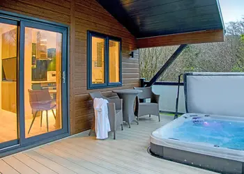 Plas Isaf Lodge Retreat, Caerwys 