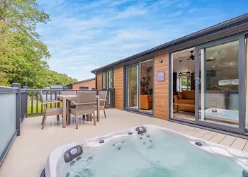 Plas Isaf Lodge Retreat, Caerwys 