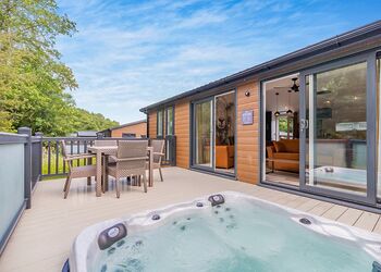 Glyndwr Premier - Plas Isaf Lodge Retreat, Caerwys 