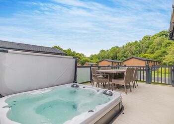 Gwynedd Premier - Plas Isaf Lodge Retreat, Caerwys 