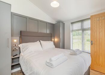 Gwynedd Premier - Plas Isaf Lodge Retreat, Caerwys 