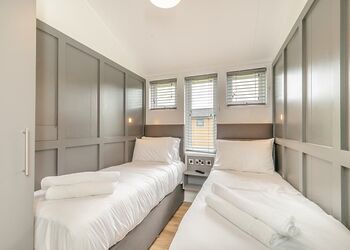 Gwynedd Premier - Plas Isaf Lodge Retreat, Caerwys 