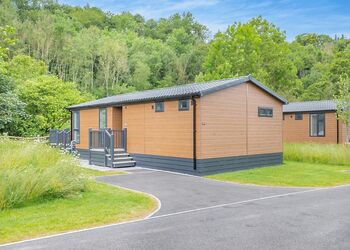Llywelyn Premier - Plas Isaf Lodge Retreat, Caerwys 
