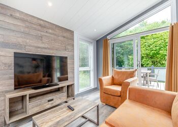 Llywelyn Premier - Plas Isaf Lodge Retreat, Caerwys 