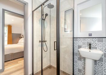 Llywelyn Premier - Plas Isaf Lodge Retreat, Caerwys 