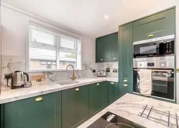 Rhodri Premier - Plas Isaf Lodge Retreat, Caerwys 