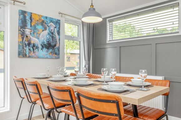 Gwynedd Premier - Plas Isaf Lodge Retreat, Caerwys 