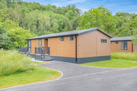 Llywelyn Premier - Plas Isaf Lodge Retreat, Caerwys 