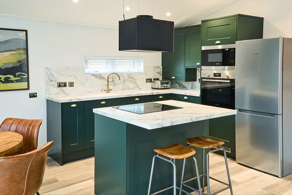 Llywelyn Premier - Plas Isaf Lodge Retreat, Caerwys 