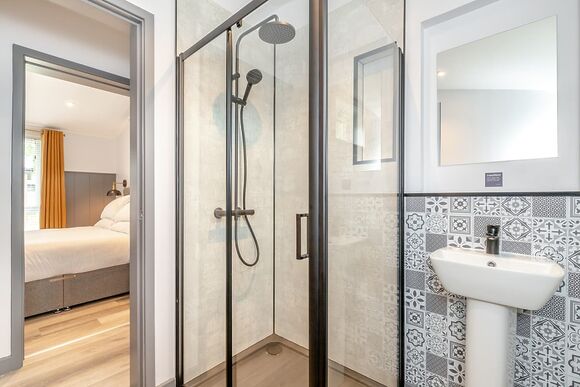 Llywelyn Premier - Plas Isaf Lodge Retreat, Caerwys 