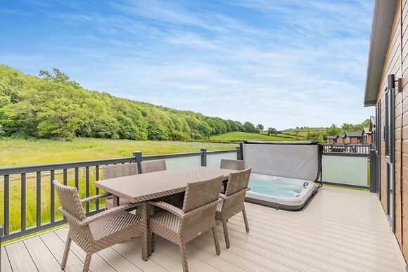 Rhodri Premier - Plas Isaf Lodge Retreat, Caerwys 