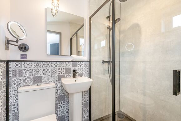 Rhodri Premier - Plas Isaf Lodge Retreat, Caerwys 