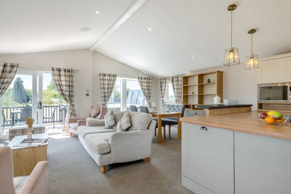Deluxe Lodge with parking, ensuite & decking, Deluxe 2, Slps 4, parking, ensuite, decking P - Limefitt Park, Windermere, Cumbria
