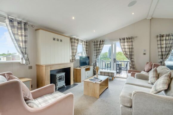 Deluxe 2, Slps 4, parking, ensuite, decking P, Deluxe Lodge with parking, ensuite & decking - Limefitt Park, Windermere, Cumbria