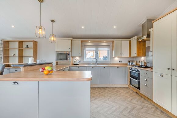 Deluxe 2, Slps 4, parking, ensuite, decking P, Deluxe Lodge with parking, ensuite & decking - Limefitt Park, Windermere, Cumbria