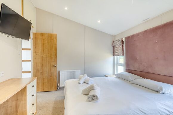 Deluxe 2, Slps 4, parking, ensuite, decking P, Deluxe Lodge with parking, ensuite & decking - Limefitt Park, Windermere, Cumbria