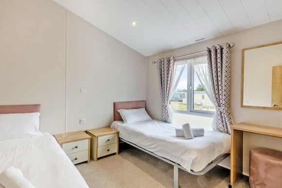 Deluxe 2, Slps 4, parking, ensuite, decking P, Deluxe Lodge with parking, ensuite & decking - Limefitt Park, Windermere, Cumbria