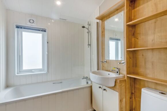 Deluxe Lodge with parking, ensuite & decking, Deluxe 2, Slps 4, parking, ensuite, decking P - Limefitt Park, Windermere, Cumbria