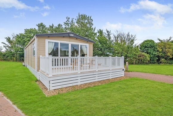 Gold Premium 2 Caravan, slps 4, parking, decking - Limefitt Park, Windermere, Cumbria