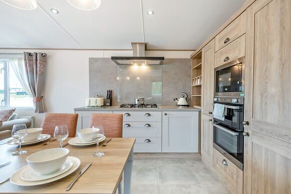 Gold Premium 2 Caravan, slps 4, parking, decking - Limefitt Park, Windermere, Cumbria