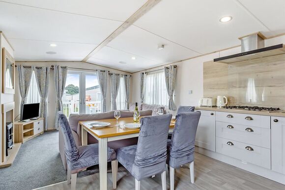 Gold Premium 3 Caravan 6, parking, ensuite, deck - Limefitt Park, Windermere, Cumbria
