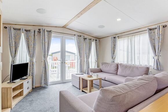 Gold Premium 3 Caravan 6, parking, ensuite, deck - Limefitt Park, Windermere, Cumbria