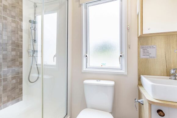 Gold Premium 3 Caravan 6, parking, ensuite, deck - Limefitt Park, Windermere, Cumbria