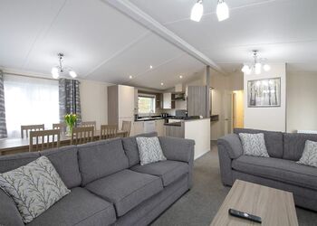 Deluxe Lodge, parking, ensuite, decking & hot tub - Lower Hyde, Shanklin