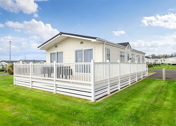 Deluxe Lodge, parking, ensuite, decking & hot tub - Lower Hyde, Shanklin