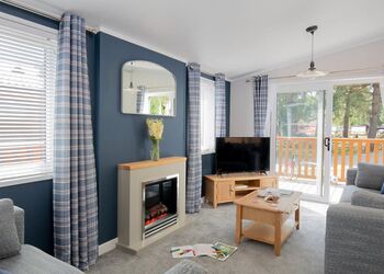 Deluxe Lodge, parking, ensuite, decking & hot tub - Lower Hyde, Shanklin
