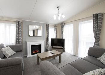 Deluxe Lodge, parking, ensuite, decking & hot tub - Lower Hyde, Shanklin