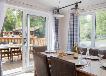 Deluxe Lodge, parking, ensuite, decking & hot tub - Lower Hyde, Shanklin