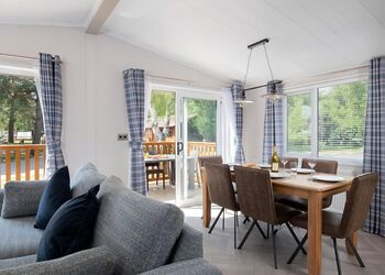 Deluxe Lodge, parking, ensuite, decking & hot tub - Lower Hyde, Shanklin