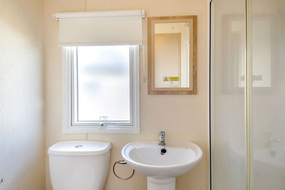 Gold 2 Bedroom Caravan, Sleeps 6 - Lower Hyde, Shanklin