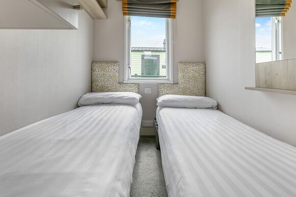 Gold 3 Bedroom Caravan, Sleeps 8 - Lower Hyde, Shanklin