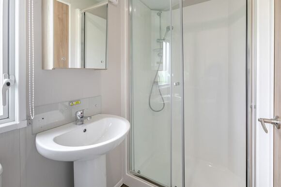 Gold Premium 2 Bedroom Caravan, Sleeps 6 - Lower Hyde, Shanklin