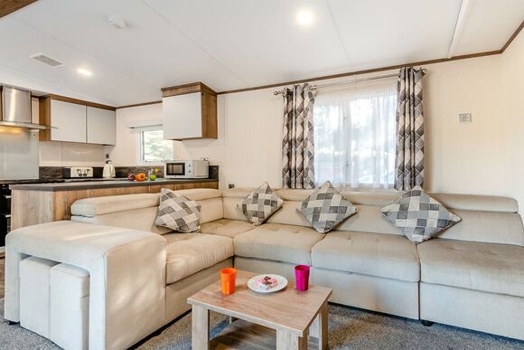 Gold Premium 3 Bedroom Caravan, Sleeps 8 - Lower Hyde, Shanklin