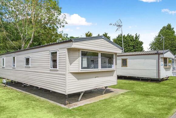 Silver Caravan with parking - Lower Hyde, Shanklin