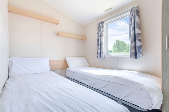 Silver Caravan with parking - Lower Hyde, Shanklin