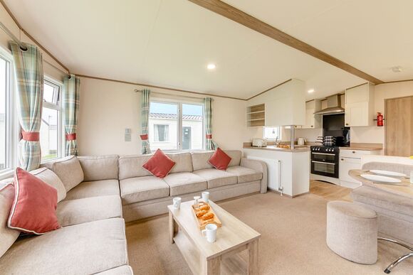 Silver 3 Bedroom Caravan, Sleeps 8 - Lower Hyde, Shanklin