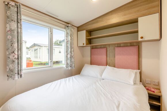 Silver 3 Bedroom Caravan, Sleeps 8 - Lower Hyde, Shanklin