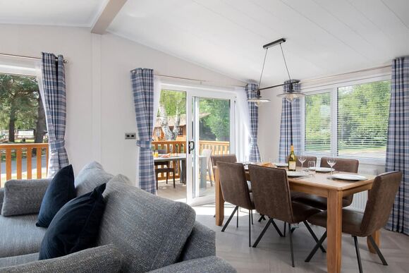 Deluxe Lodge, parking, ensuite, decking & hot tub - Lower Hyde, Shanklin