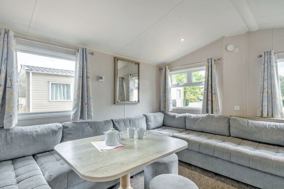 Silver 3 Bed Caravan, Sleeps 8. parking. - Lower Hyde, Shanklin