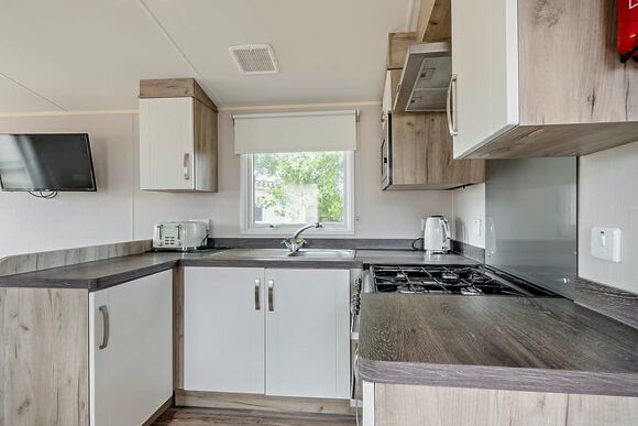 Silver 3 Bed Caravan, Sleeps 8. parking. - Lower Hyde, Shanklin
