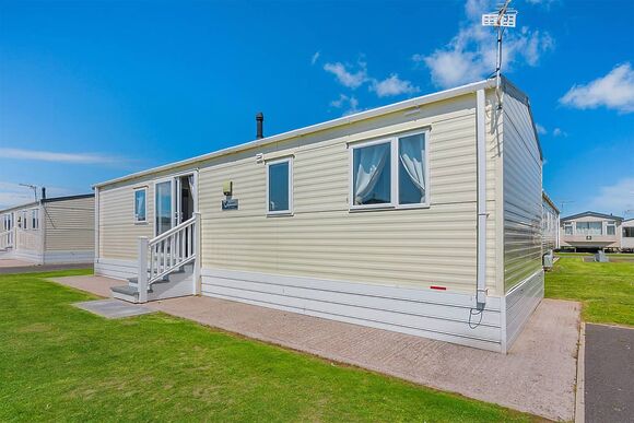 Gold Caravan with parking - Manor Park, Hunstanton