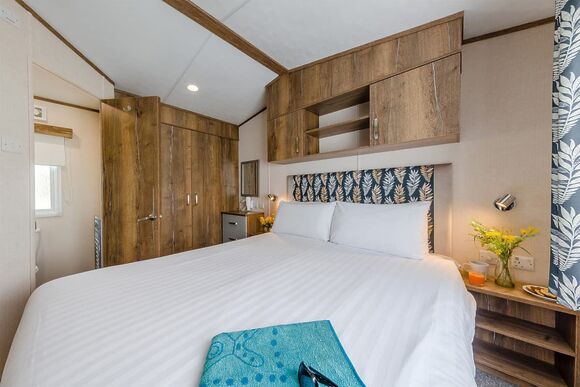 Gold Premium Caravan, parking, ensuite & decking 6 - Manor Park, Hunstanton