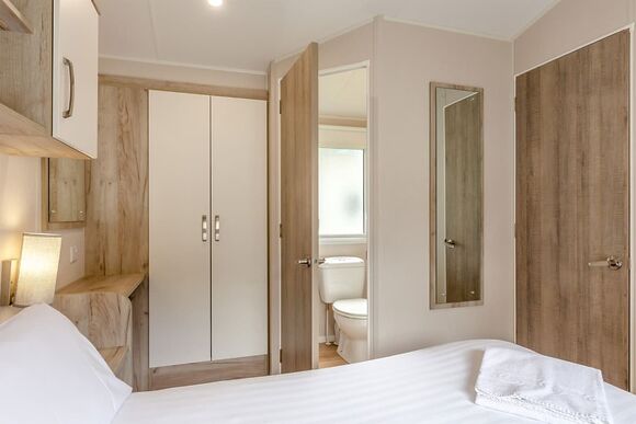 Silver 2 Bedroom Caravan, Sleeps 6 - Manor Park, Hunstanton