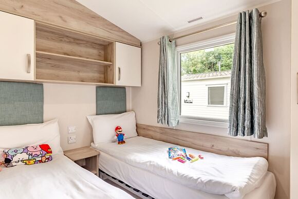 Silver Caravan with ensuite - Manor Park, Hunstanton