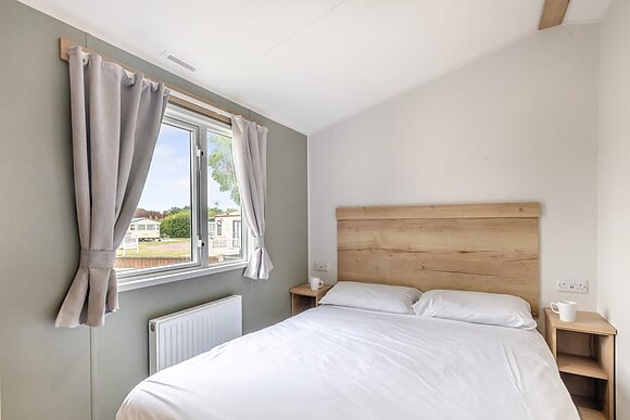Silver 3 Bedroom Caravan, Sleeps 8. With decking. P - Manor Park, Hunstanton