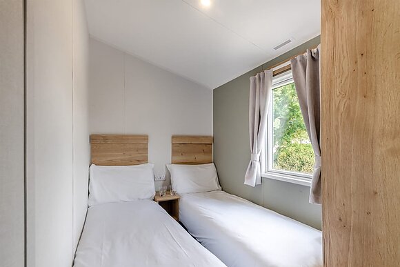 Silver 3 Bedroom Caravan, Sleeps 8. With decking. P - Manor Park, Hunstanton